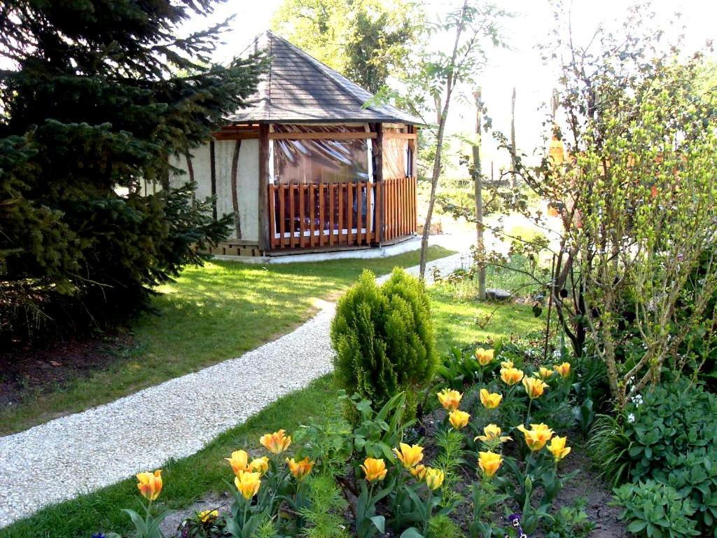 Bed and Breakfast Les Petites Chapelles Saint-Pierre-de-Plesguen Exterior foto
